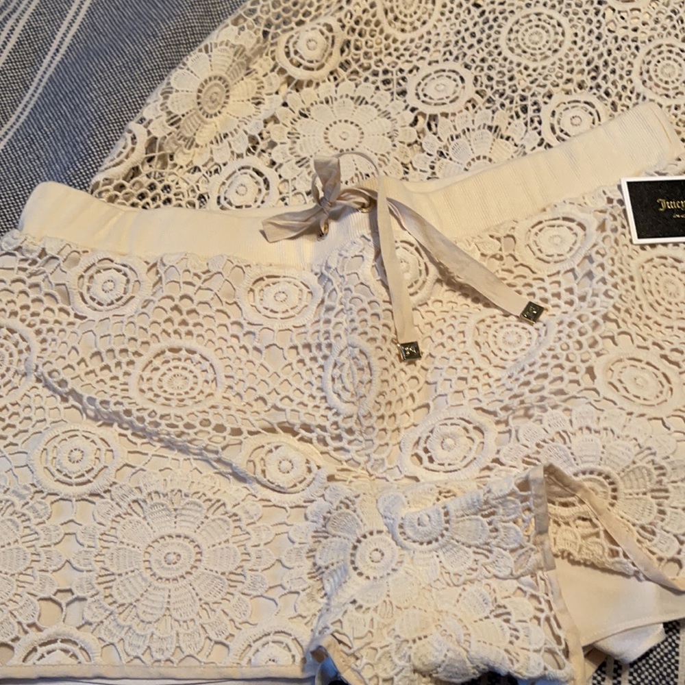 Juicy could tour shorts and blouse set - Picture 3 of 4